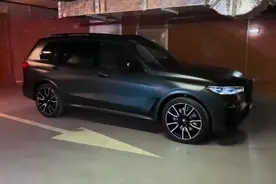 BMW X7M这个颜色真的好看了，想不想视频封面
