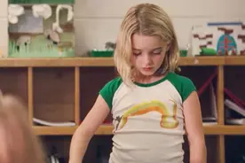 天才少女：小女孩主动承认错误，不应该打人，即使打的是坏人视频封面