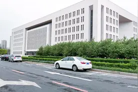 实拍长春市政府周边，新政务中心大楼即将落成视频封面