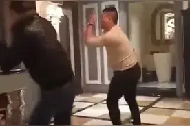 两个中年大哥在 KTV的社会摇，笑翻众人