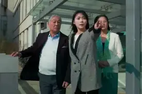 老人住院认出医生竟是自己的亲孙女，还找回了失散多年的女儿丈夫视频封面