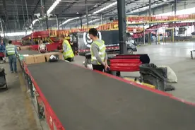 在顺丰中转场上班，快件来了扫描装车早上六点半到下午五点148元视频封面