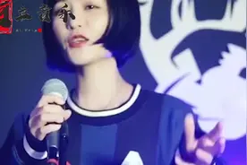 两个美女网红同唱刘德华《十七岁》，粤语发音很标准！视频封面