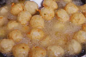 这才是猪肉丸子的正确做法，秘方全献上，详细讲解口感劲道的技巧