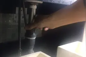 洗手盆堵了怎么办？康师傅教你不花一分钱疏通洗手盆！视频封面