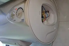 太阳能不用了加装的热水器没热水，维修很长时间，结果很意外视频封面