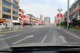 2020年10月6日12:42走在黄江大道上