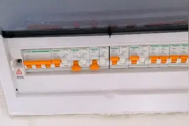 啊！惨了！室内装修师傅把电线打断了，看阿忠是怎么处理的视频封面