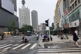 实拍郑州金水、管城、二七三区分界，一步跨三区的地方终于找到了视频封面