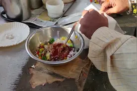 【印度美食】你永远不知道印度披萨谁发明的视频封面