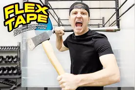 中国防弹玻璃到底有多强，虐暴外国测试小哥，用切割机都不行视频封面