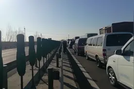 回河北老家过年了！途径大广高速两个路段堵车严重，邢台起大雾视频封面