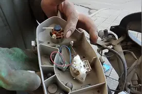 电动车已更换新电池，仪表电量显示不起作用，关键问题在仪表内视频封面