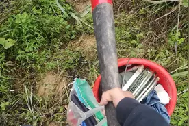 两米多高的草丛发现一条通道，厉害了，我的钓鱼人！#野钓#视频封面