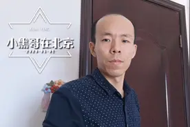 楼下突然来了好多警车，快去看看有什么大事发生？