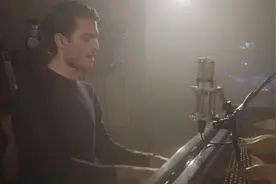 安德烈波切利的大儿子真是又帅又会唱，《狮子王》插曲唱的真好听