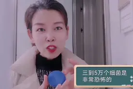 粉扑多久洗一次？怪不得皮肤不好，细菌螨虫，化妆不当“真毁容”