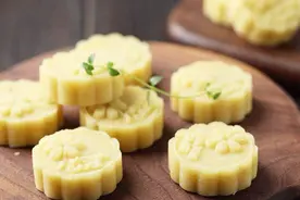 绿豆和白糖按照这个配方简单一做，夏季吃清热消暑，一口就上瘾