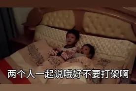 三岁宝宝，要自己洗澡，不让爸爸帮他洗澡视频封面
