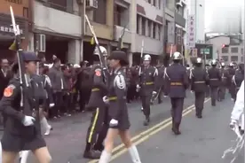 高雄国光仪仗队出演，这一排女兵真好看，动作完成的干净利落视频封面
