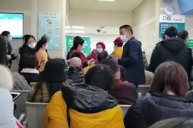 华西医院这人山人海