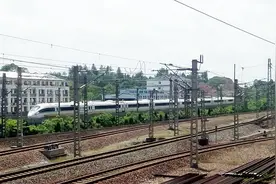 广州铁路局高铁车次，长沙南-上海虹桥G1352次到达沪昆高铁上饶站视频封面