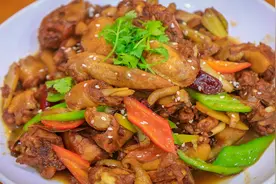 地道农家煸炒鸡的详细做法教程，鸡肉鲜嫩不发柴，每一块都很香视频封面