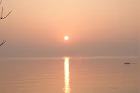 一个美丽的传说 养马岛冬天日出金黄色海面美景了 夏天日出也很美