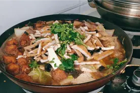 家庭版什锦烩三鲜做法，简单快捷，食材丰富，菜吃着香，汤喝着鲜视频封面