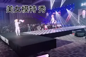 型色大赏模特秀，20多个美女模特大型走秀，身材凹凸有致视频封面