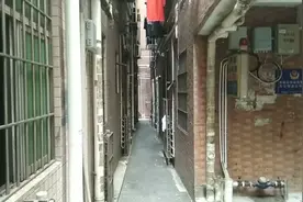 深圳城中村小巷握手楼，最近的距离可以伸手够到对面，隐私呢视频封面