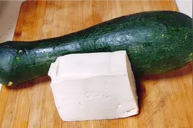 南瓜加一块儿豆腐，教你创意的做法，营养又解馋，超级好吃。视频封面