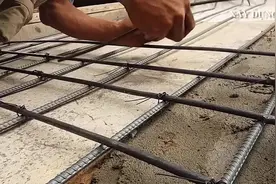 楼梯建造过程，实拍农村自建房楼梯的钢筋施工过程视频封面