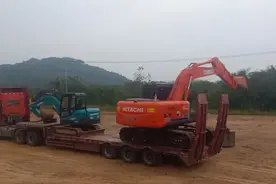 日立二手挖掘机到家了，我们一起看看这个车况怎么样？