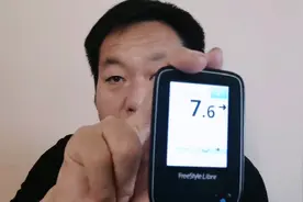 出乎意料！糖尿病人能不能吃桑椹？升糖高不高？看老王测试！视频封面