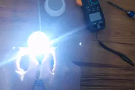 如何快速判断LED灯泡灯珠的好坏呢？老电工教你用一节电池搞定…