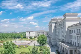 一天24小时有86400秒，带你走过电子科技大学的24小时视频封面