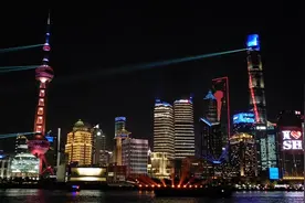 跨年夜，实拍上海外滩灯光秀，太震撼了视频封面