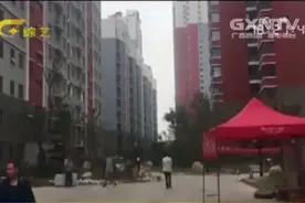 小区摆裸体雕塑惹大妈不满:影响不好，物业表示很为难视频封面