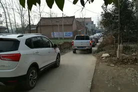 实拍河南商丘，结婚车队停满一条街，现场太霸气了。视频封面