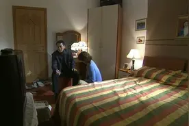 妻子向丈夫表忠心，丈夫不相信，哭得是一把鼻涕一把眼泪！视频封面