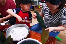 鸡蛋跟粽子一起煮格外好吃，我是这样包粽子的，你们那都怎么包啊视频封面