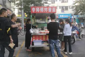 80后小阿姨辞职摆摊创业卖早餐，亲身体验了摆摊可以月入过万视频封面