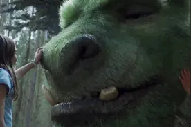 小男孩养了个宠物，不但会飞还会隐身，人人看了都想要