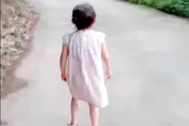 妹妹哭这招对哥哥很管用，因为哥哥疼妹妹！