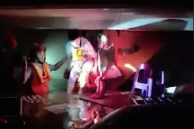 湖南永州暴雨致内涝严重，屋内被水淹至腰部，消防打手电筒救援视频封面