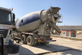 搅拌站装14方的罐车现在只能装12方了！看了罐里面都明白了！