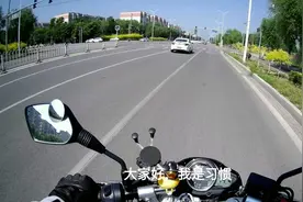 摩托车骑行Vlog：路上偶遇同事，顺便聊了反光镜的小圆镜安装位置视频封面