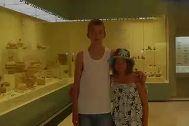 国外瘦弱16岁少年励志健身 一年时间展现完美身材视频封面