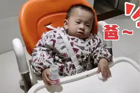 教小宝宝叫爸爸，只会叫一个字“爸～爸～”